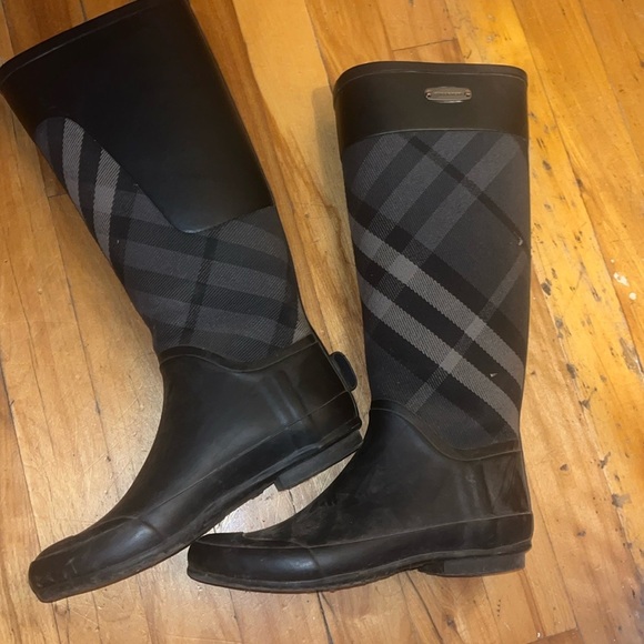 Burberry Rain Boots - Picture 9 of 9